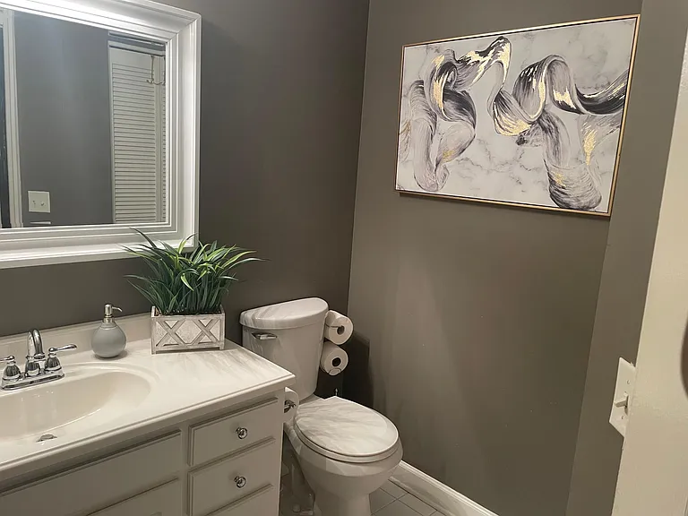 905 Gables Dr — Photo 6