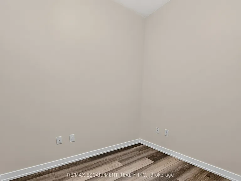 460 Dundas St E #522 — Photo 32