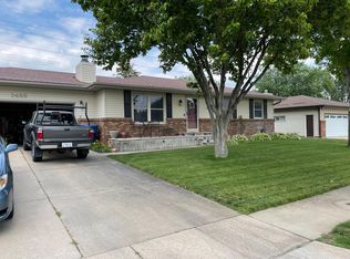 1422 Jones Dr, Fremont, NE 68025
