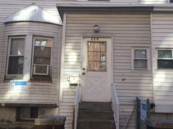 220 E 201st St, Bronx, NY 10458