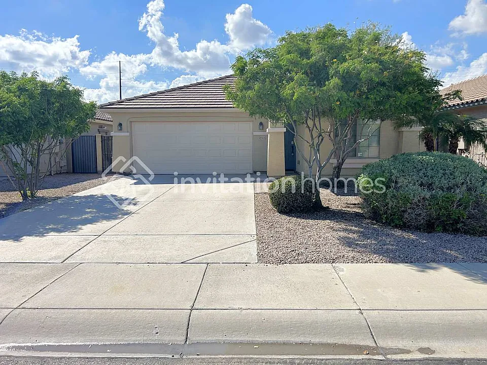 38508 N La Grange Ln
