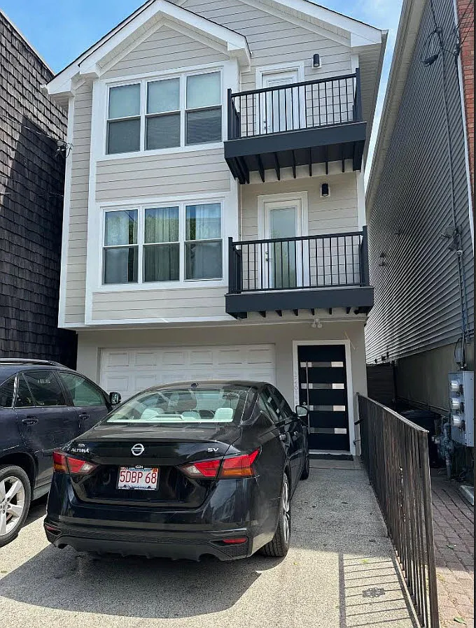 3 bed, 2000 sqft, $5,000 — Photo 1