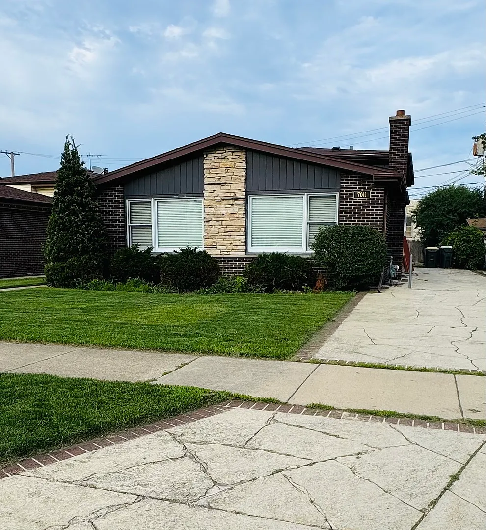 4 bed, 2.5 bath, $3,500 — Photo 1