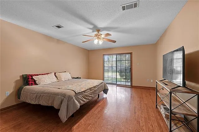 1382 Bristol Ct — Photo 15