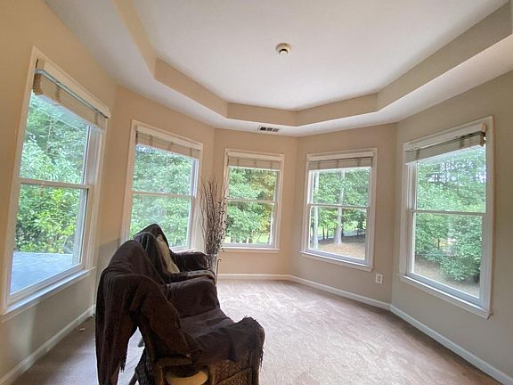 2nd image of 718 E Green Ln