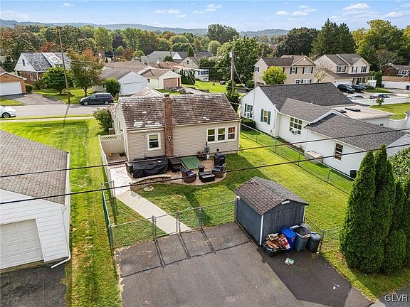 3rd image of 820 Detweiler Ave