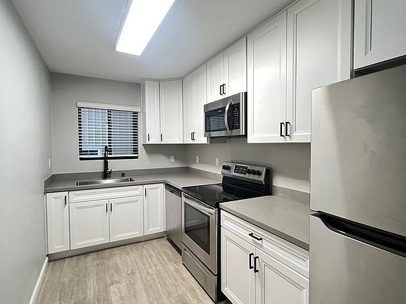 5th image of 1727 Chalcedony St #2
