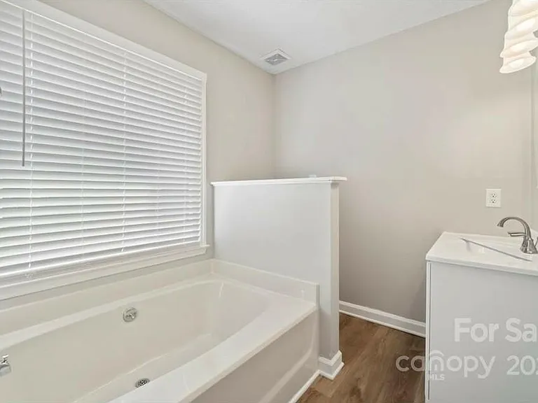 2404 Devon Dr — Photo 5
