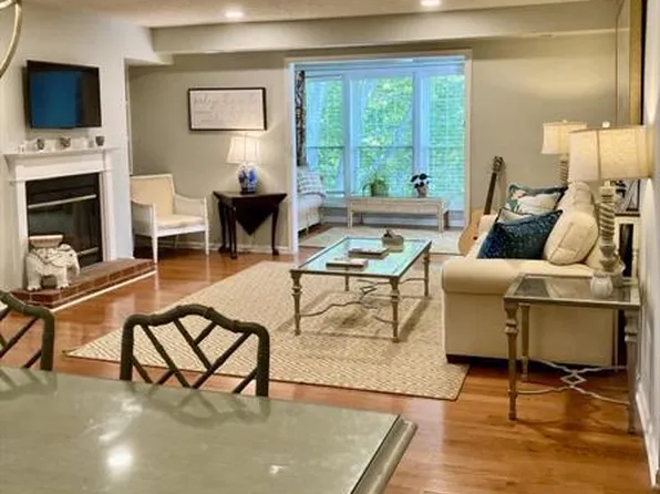 10087 Oakton Terrace Rd, Oakton, VA 22124