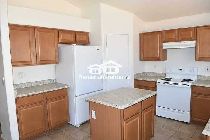 10426 W Oregon Ave — Photo 9