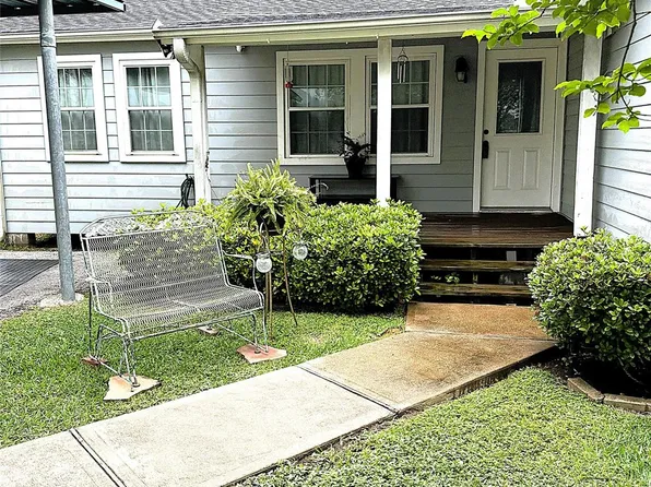 828 Robinson Rd, La Porte, TX 77571