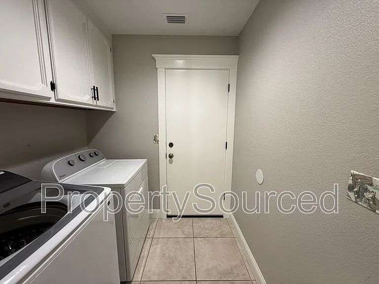1351 Aksland Dr — Photo 32