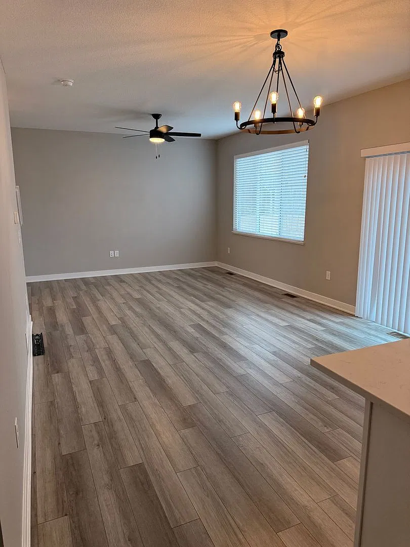4 Bed / 2.5 Bath Home in Grimes — Photo 3