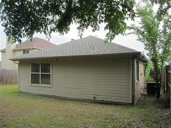 5th image of 648 Beatty Dr