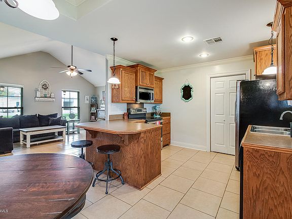 5th image of 1025 Gary Dr