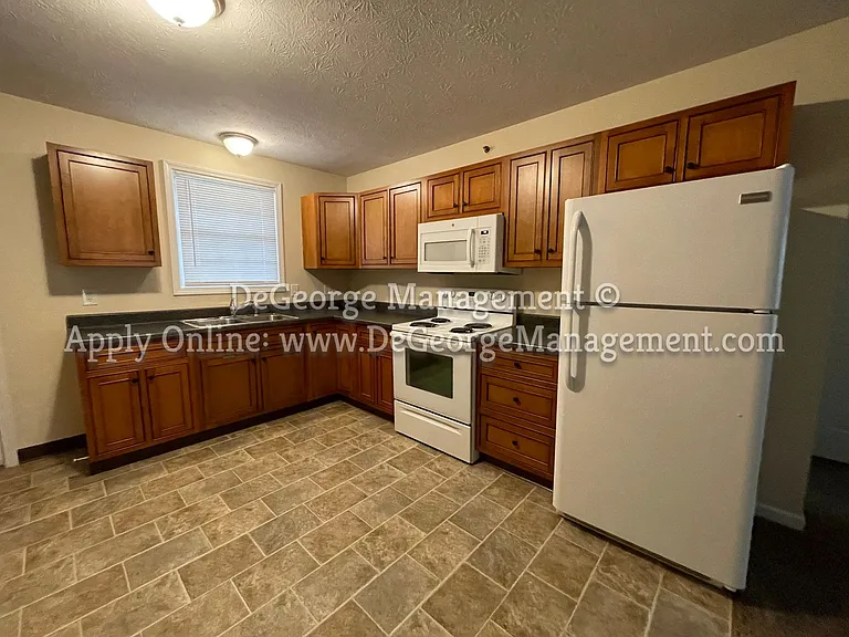 Big Tree Apartments — Photo 33