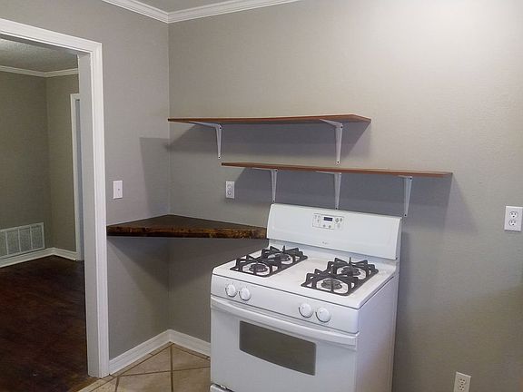 4th image of 311 W Marshall Dr