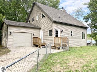 10080 Deaner Lake Dr, Riverdale, MI 48877