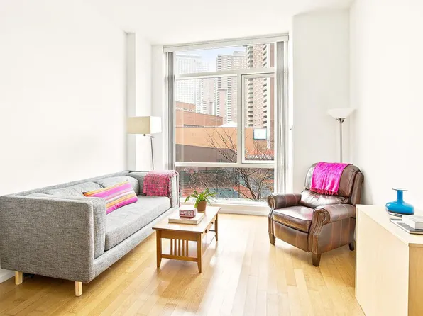 200 Chambers St APT 2L, New York, NY 10007