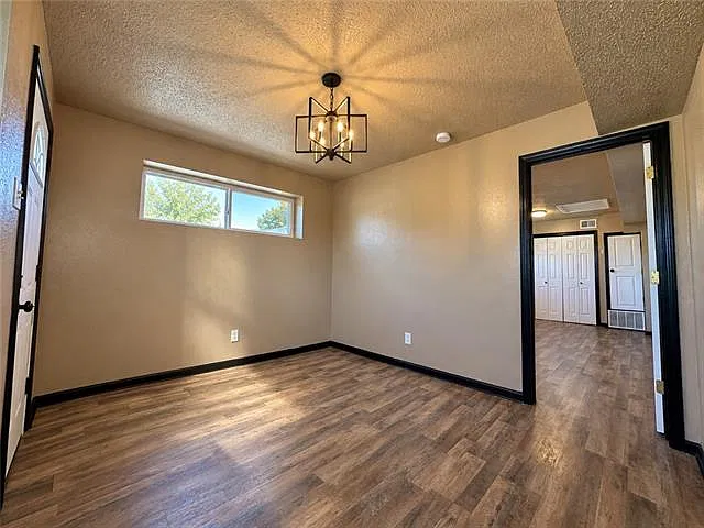2 bed, 1.0 bath, 800 sqft, $1,100 — Photo 2