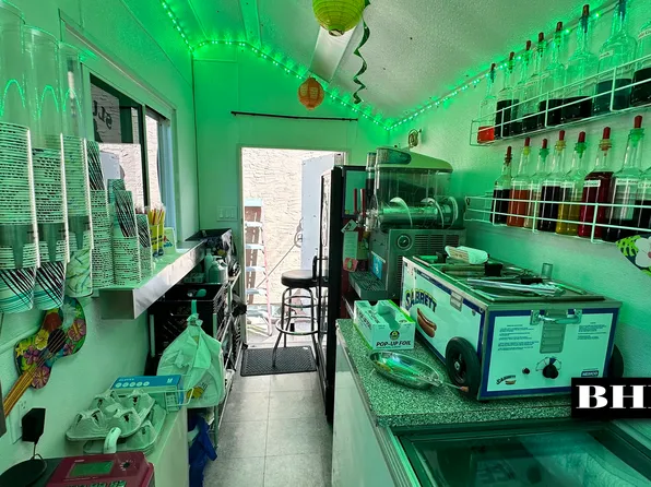 846 Stanley Avenue image 23 of 27