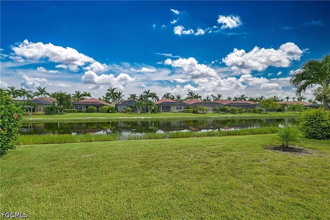 4 bed, 2.0 bath, 1983 sqft, $2,600 — Photo 4