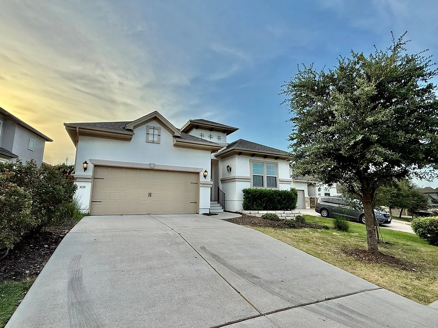 3 bed, 2.0 bath, 2016 sqft, $2,790 — Photo 2