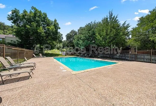 1500 Lake Shore Dr #201 — Photo 1