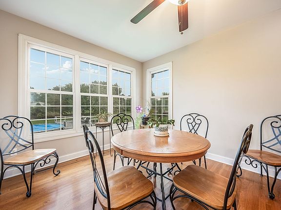 5th image of 2309 Oakwood Ln