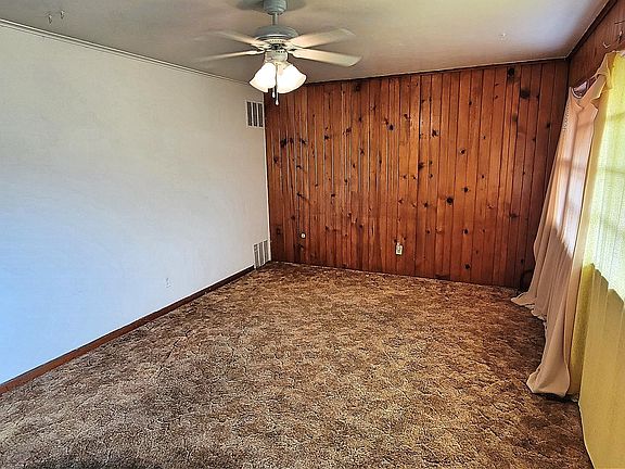 4th image of 1021 W E St