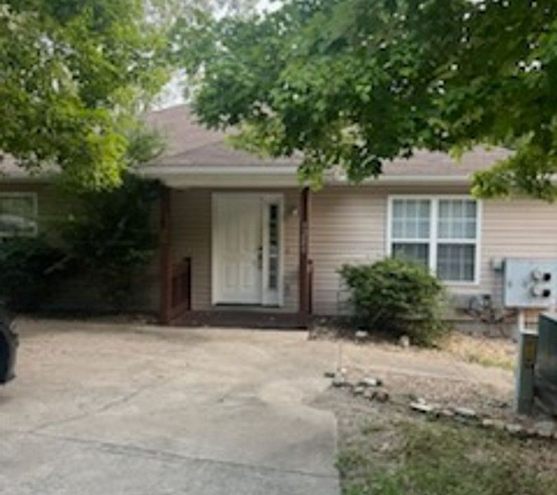 1st image of 1205 Westwood Dr #A