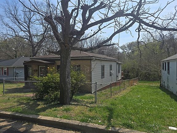 2nd image of 142 Saint Marks St