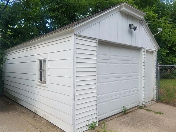 3rd image of 739 Mulford Dr SE