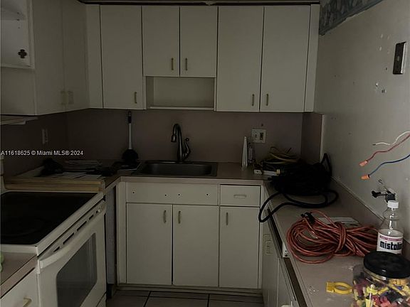 5th image of 400 NE 18th Ave APT 103