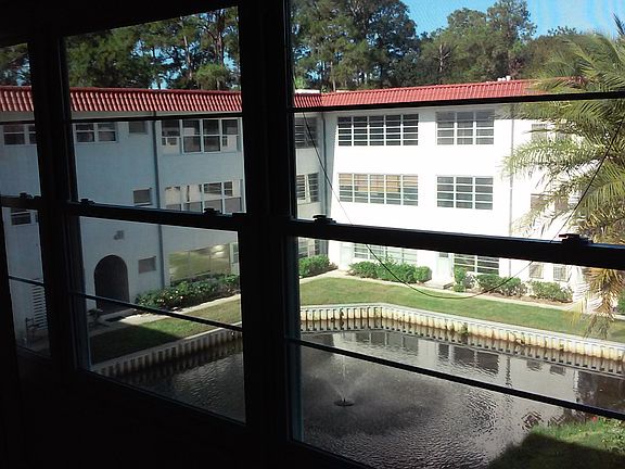 4th image of 100 El Camino Dr APT 312