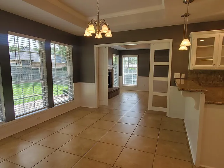 18257 Springmill Ct — Photo 7