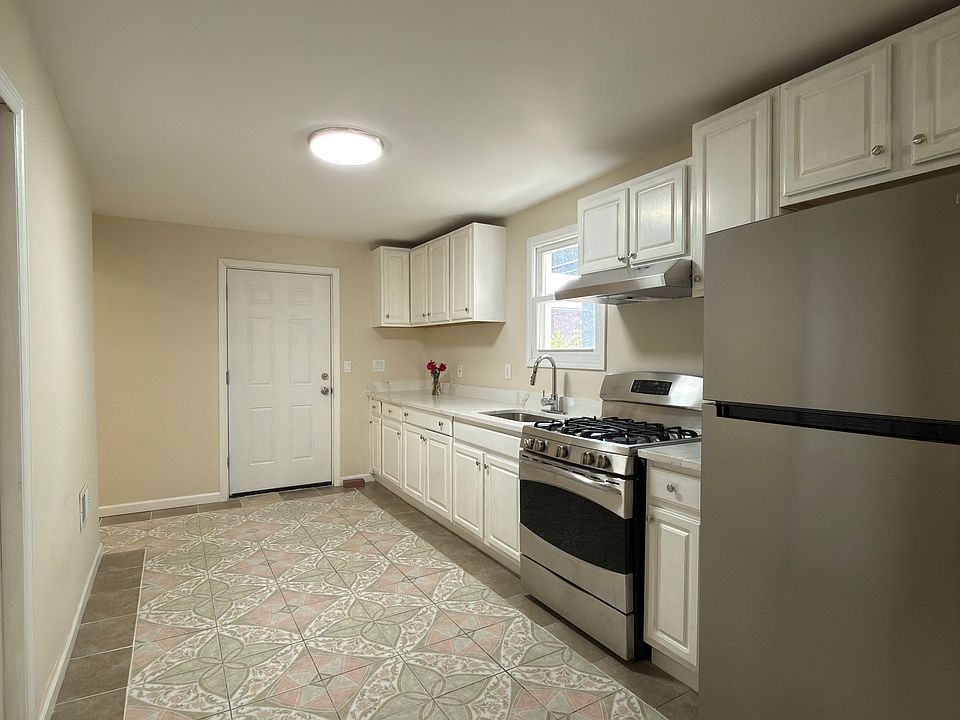 1st image of 216 Delaware St APT 1