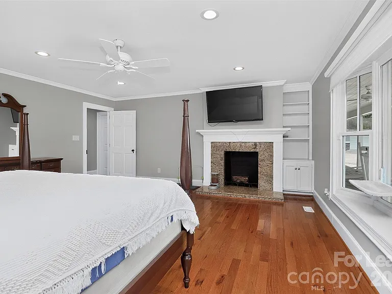 9704 Saddle Ave — Photo 18