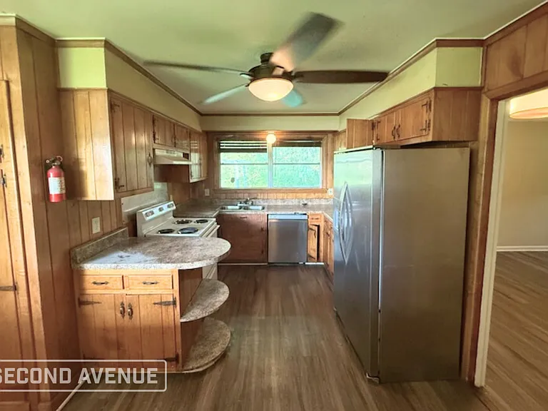 4056 Hermitage Dr — Photo 3