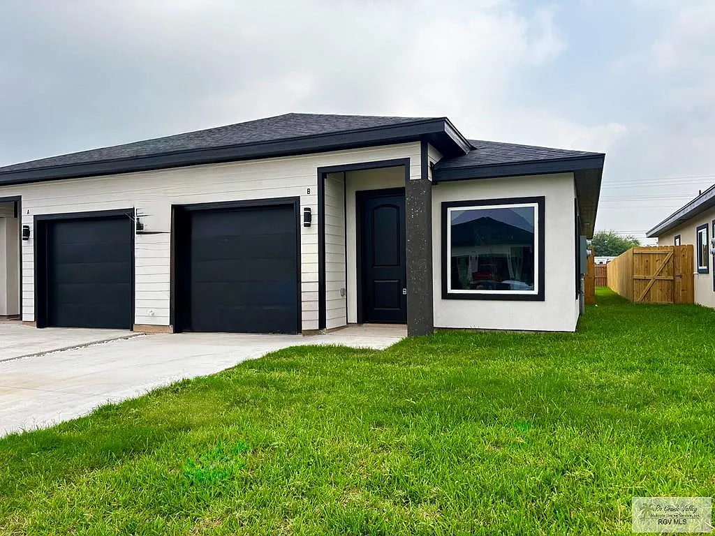 Building Photo - 3218 Villa Rosa Dr #B