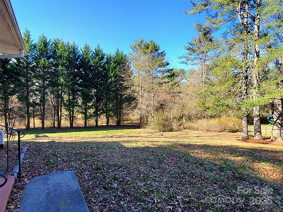 5th image of 21 W Oak Hill Ln