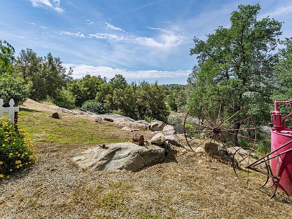 4th image of 42744 Yosemite Springs Way