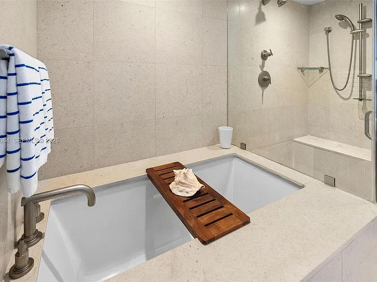 6801 Collins Ave #417 — Photo 19