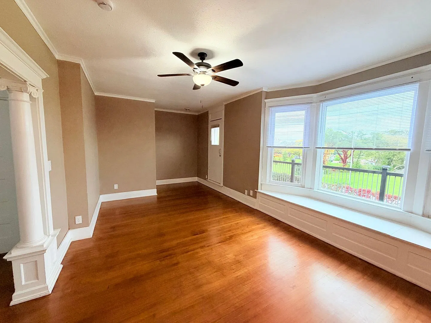 3 bed, 1.0 bath, 1000 sqft, $1,498 — Photo 3