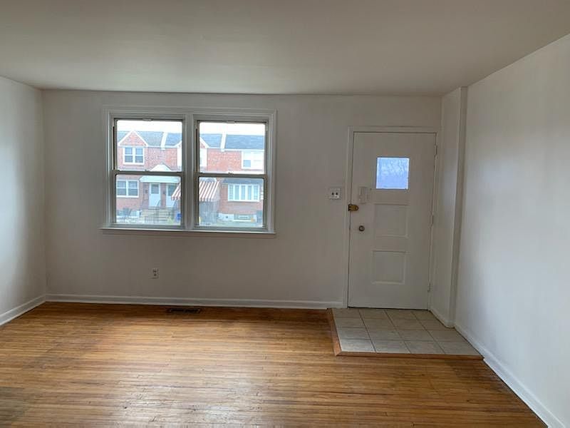 2nd image of 8602 Glenloch St