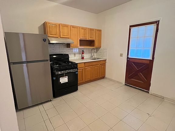 3rd image of 70 Bay 34th St Floor 2