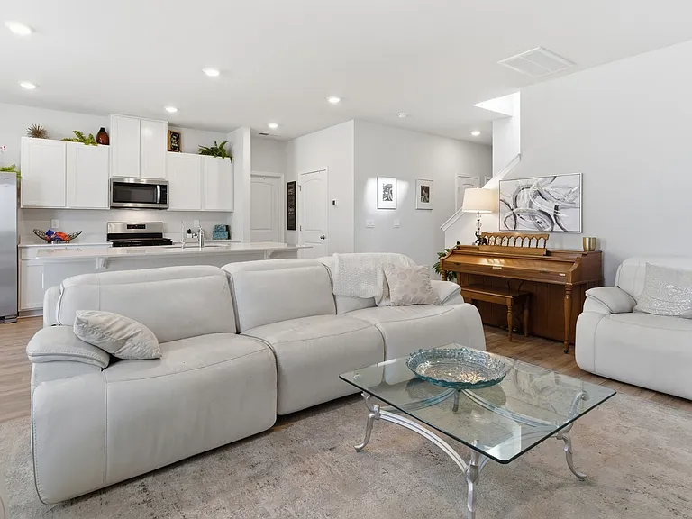 5026 Benelli Dr — Photo 11