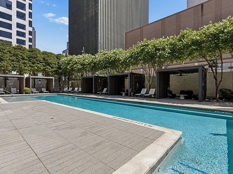 One Dallas Center — Photo 23