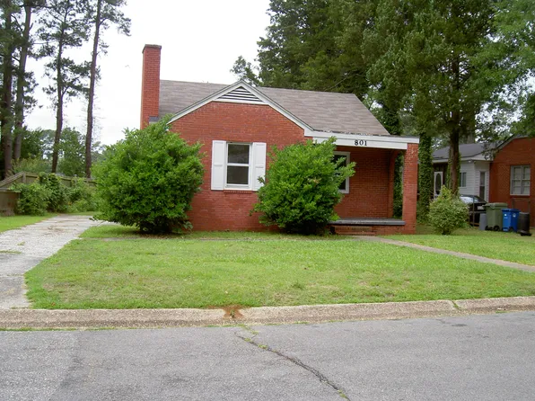 801 Calvin Cir, Fayetteville, NC 28303