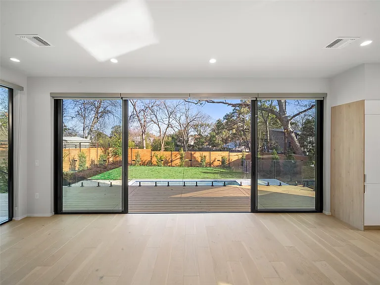 2107 Brackenridge St #B — Photo 12